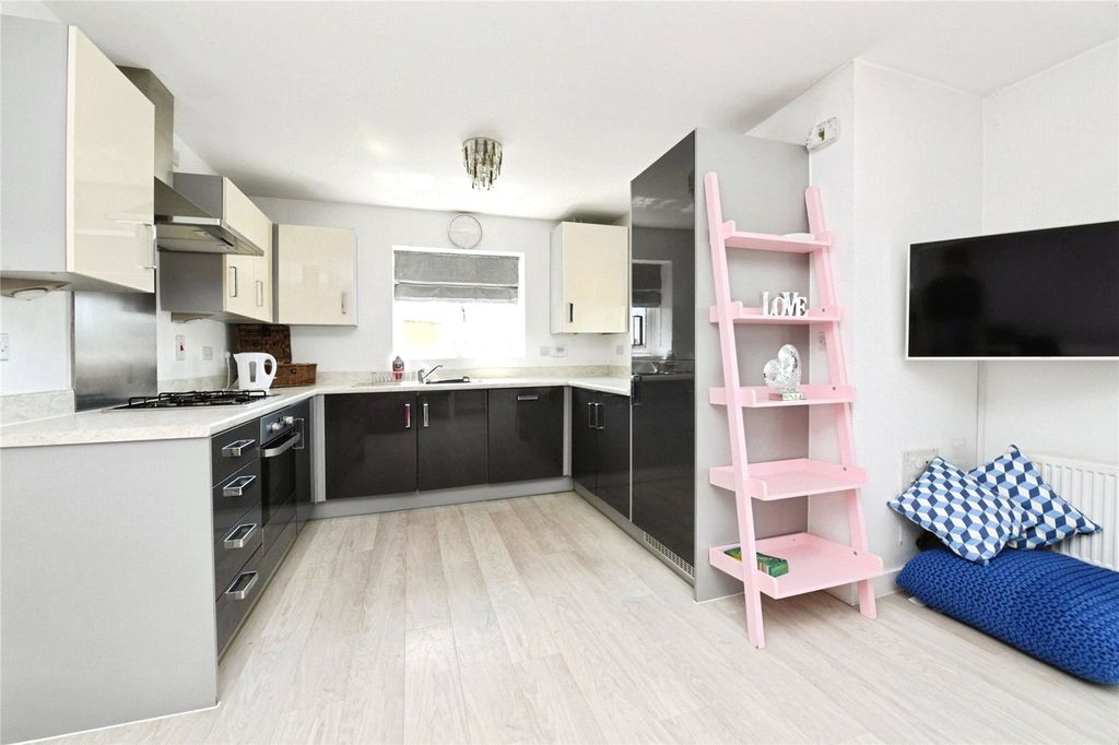 Property photo 2 of 18 Picture No. 23