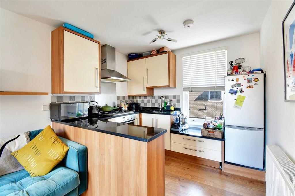 Property photo 2 of 19 Kitchen 2.Jpg