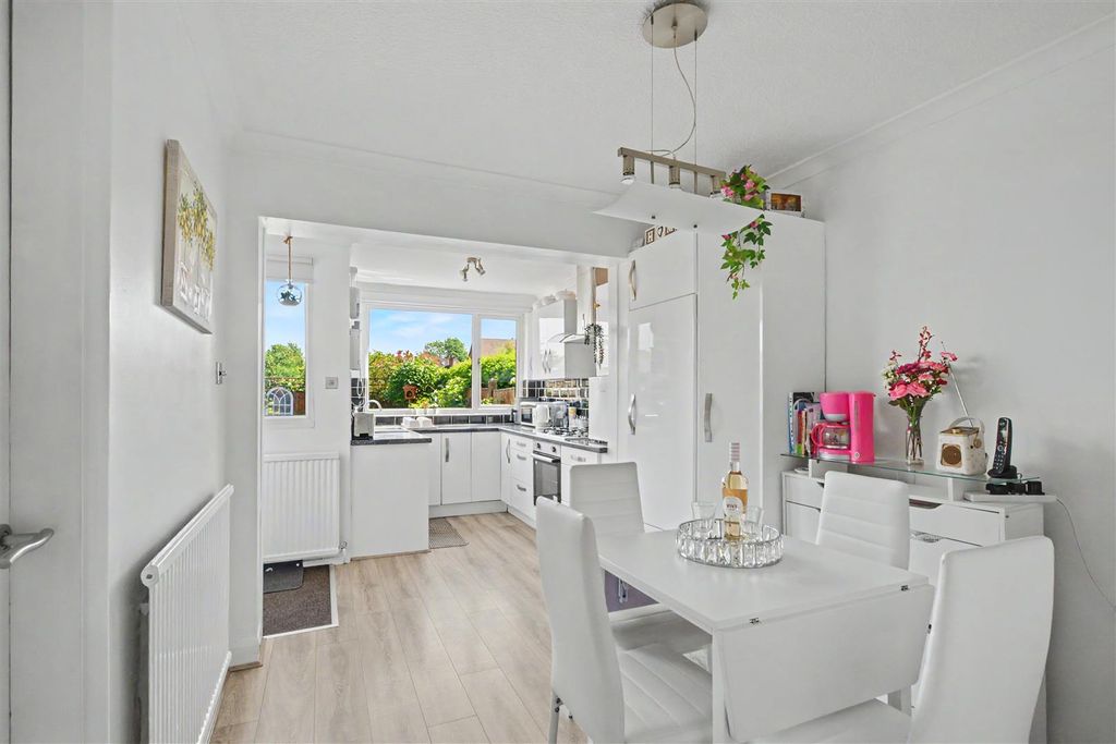 Property photo 3 of 30 Dining Kitchen
