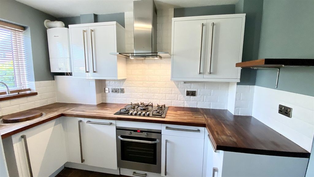 Property photo 2 of 10 Kitchen