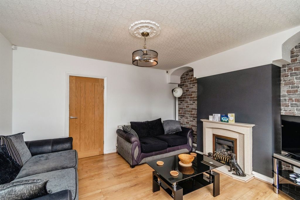 Property photo 3 of 11