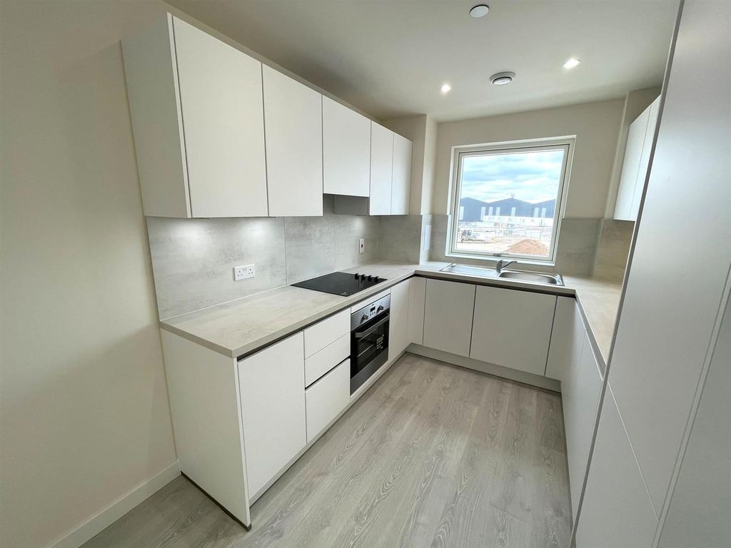 Property photo 2 of 13 Kitchen Pic 2.Jpg