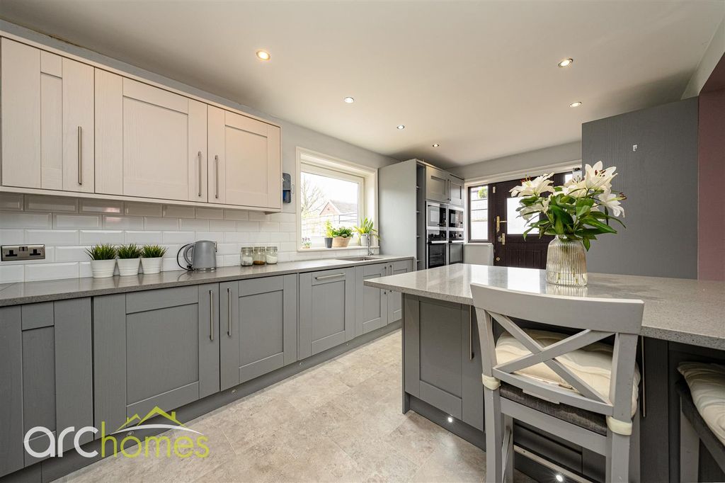 Property photo 3 of 47 Thorn Lea-22.Jpg