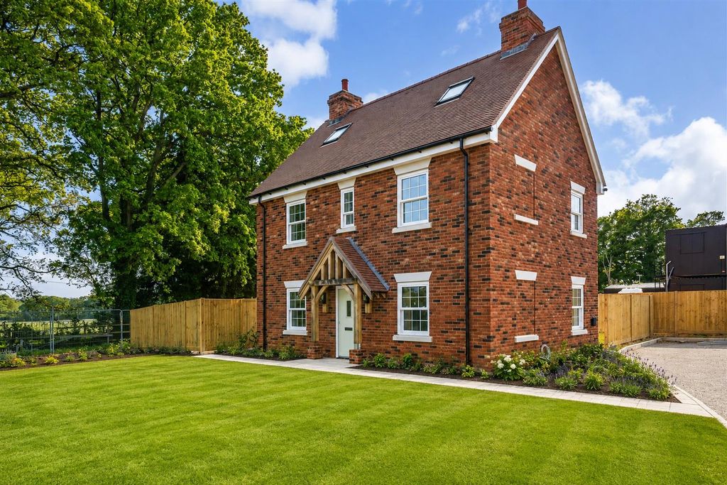 Property photo 1 of 5 Oakwood .Png