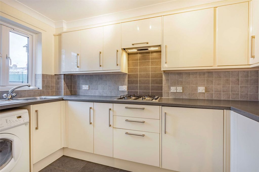 Property photo 3 of 8 Kitchen