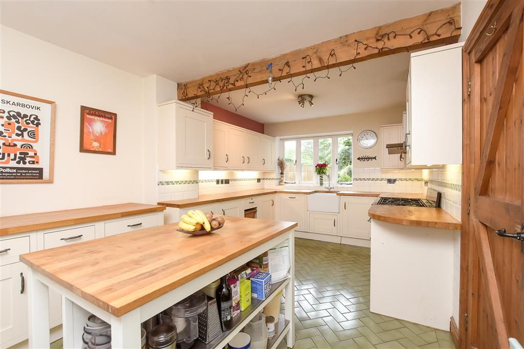 Property photo 2 of 11 Kitchen