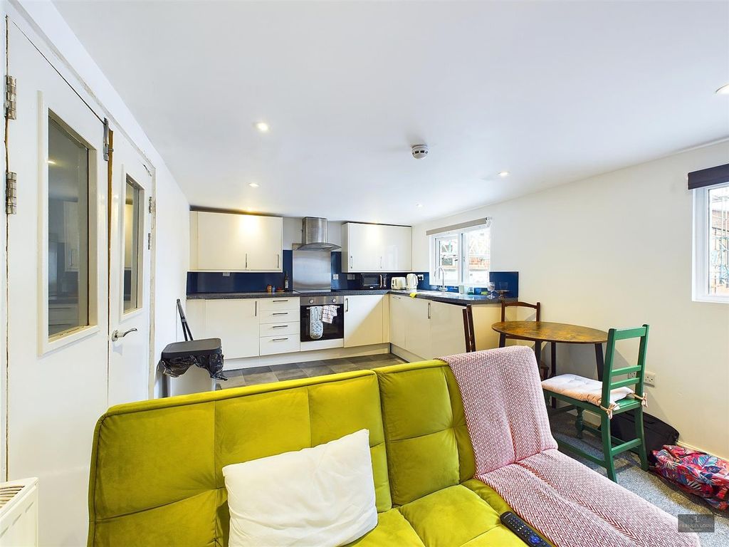 Property photo 3 of 7 Cam02887G0-Pr0249-Still004.Jpg