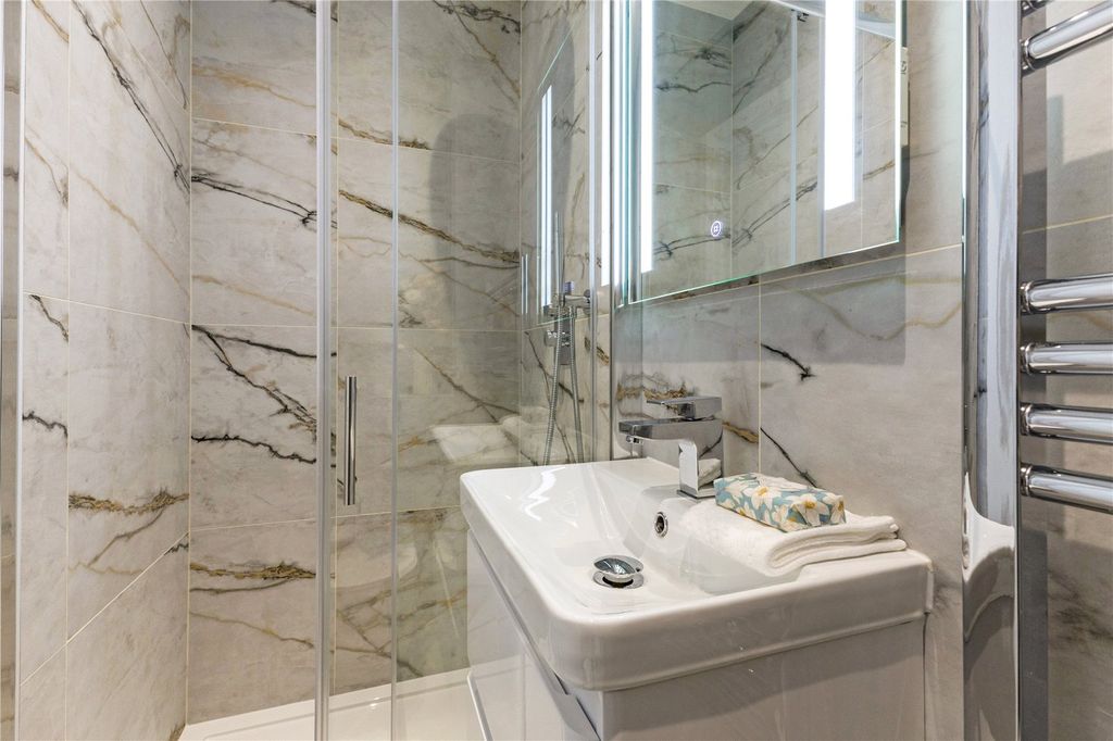 Property photo 3 of 5 En Suite