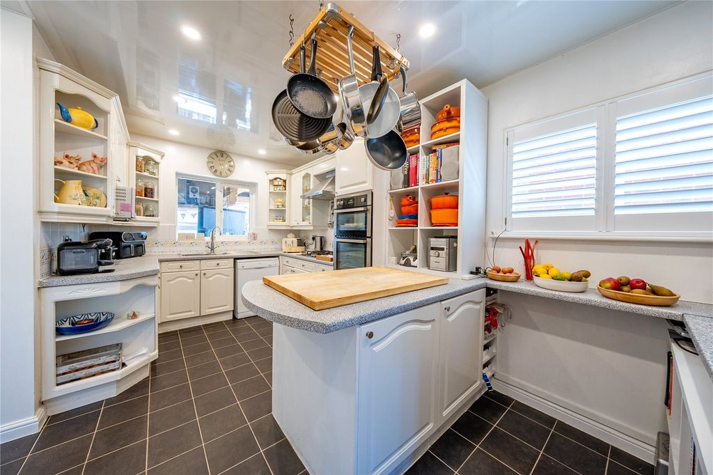 Property photo 2 of 25 Kitchen