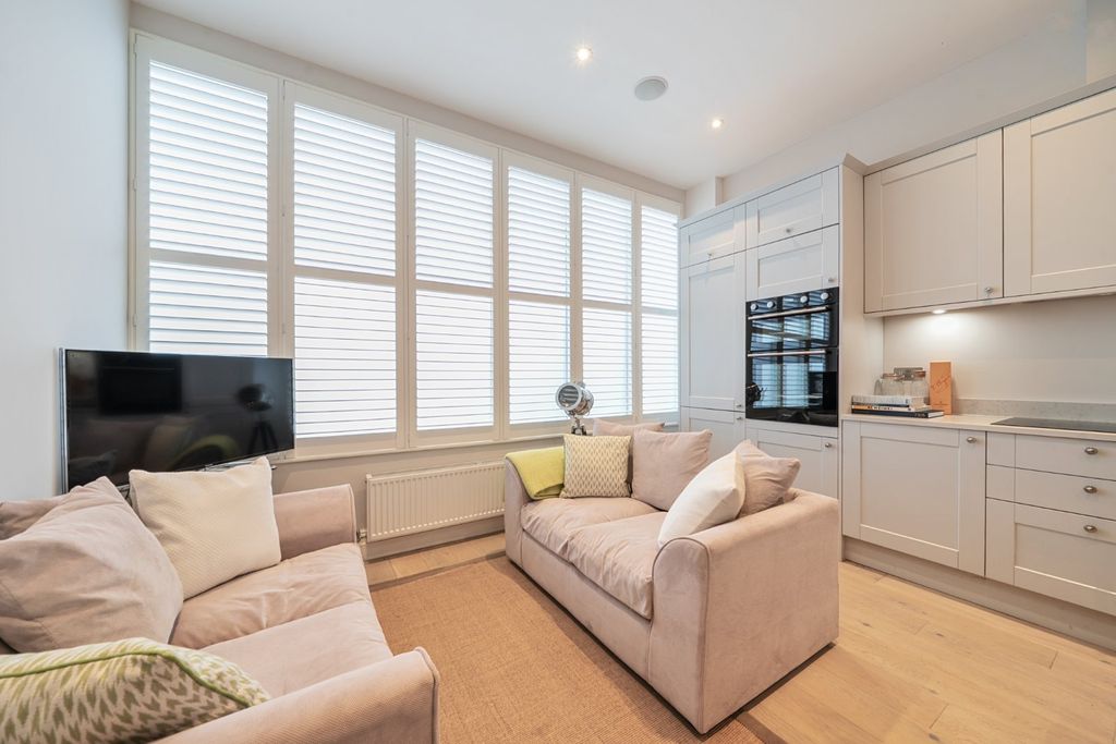 Property photo 3 of 9 Living Area