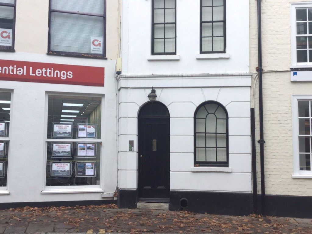 Property photo 2 of 20 28 Watling St.Jpg