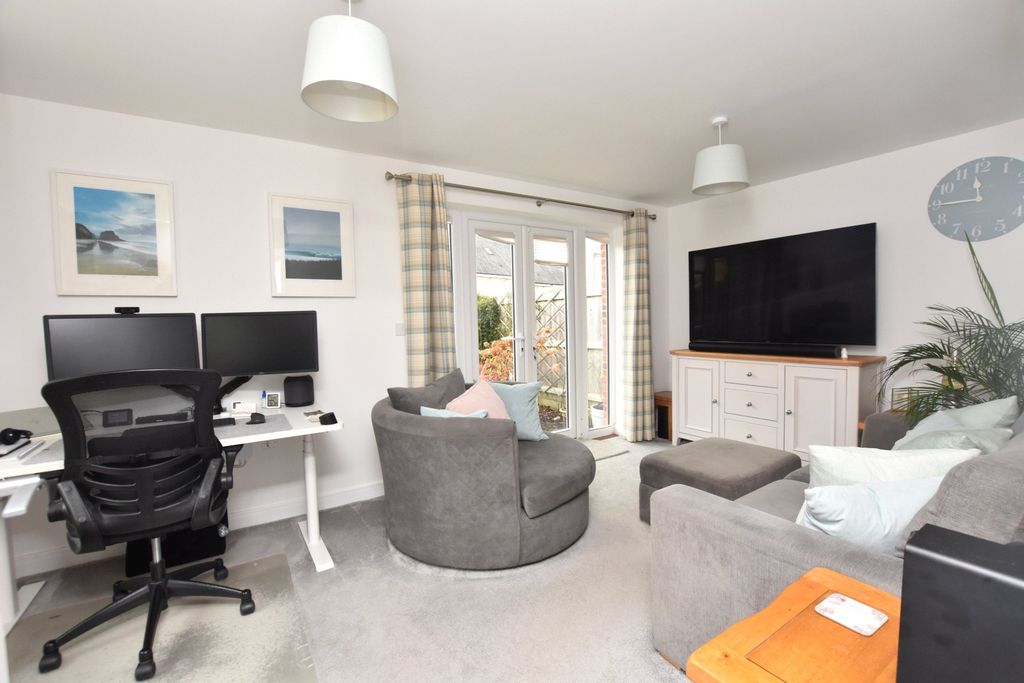 Property photo 3 of 14 Living Room