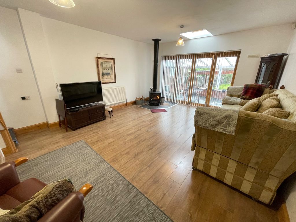 Property photo 2 of 13 4827331