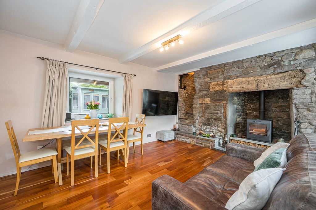 Property photo 2 of 49