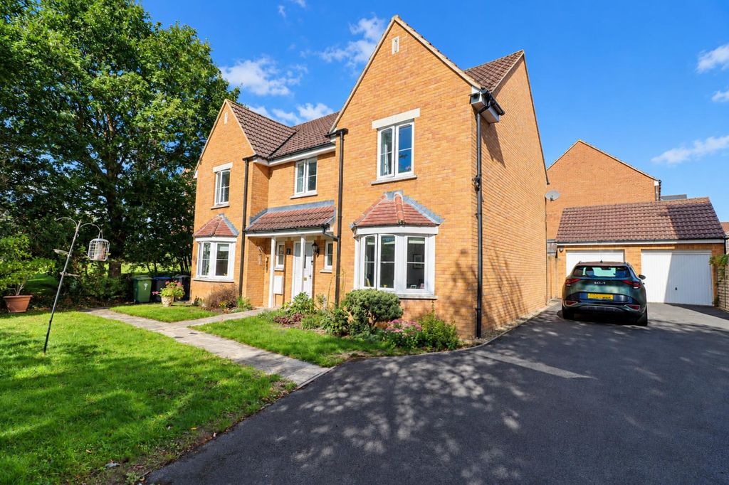 Property photo 2 of 32 Cygnet Way.Png