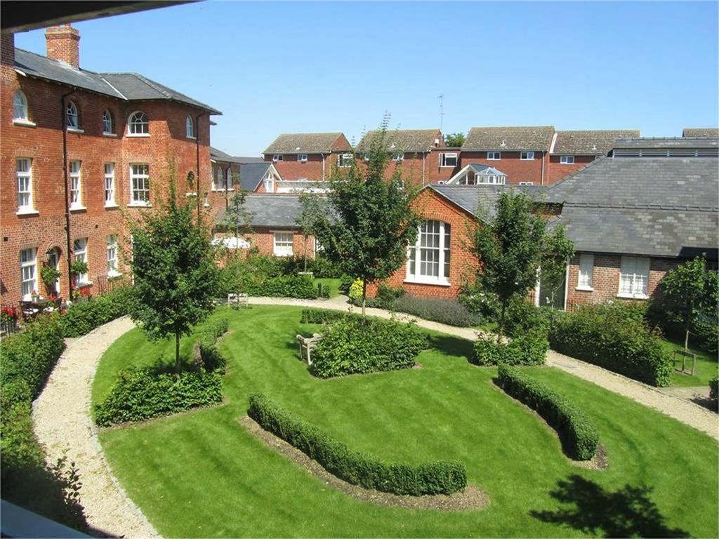 Property photo 2 of 8