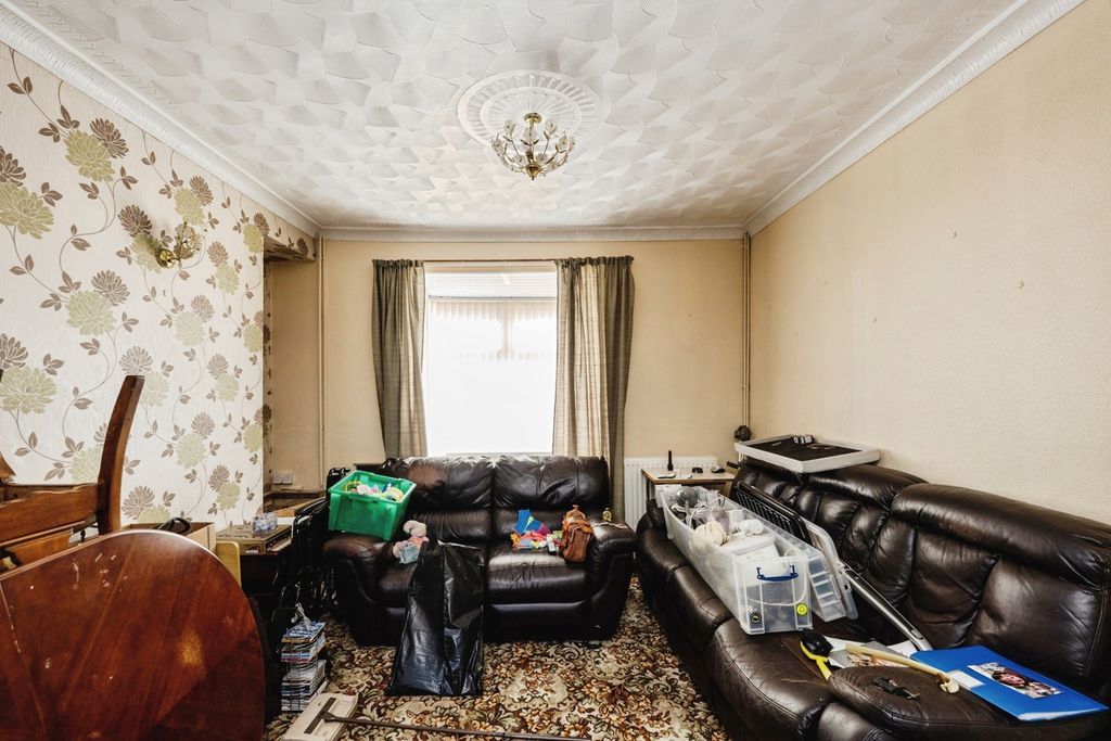 Property photo 2 of 19 Pbox-Img.Jpg