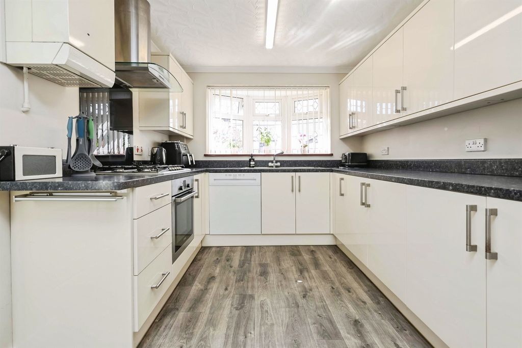 Property photo 2 of 24