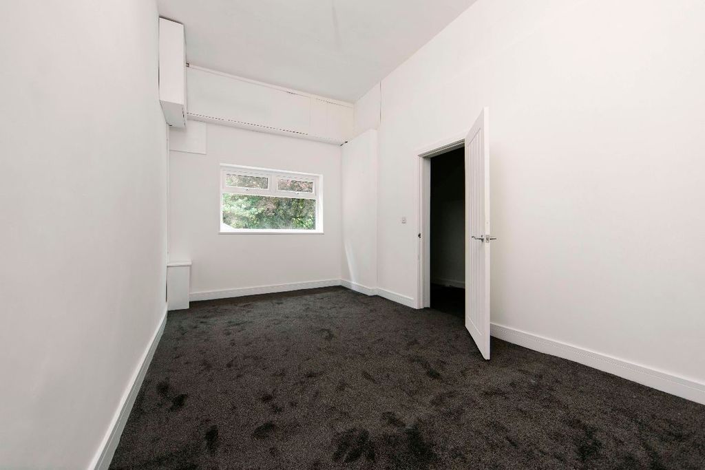 Property photo 3 of 25