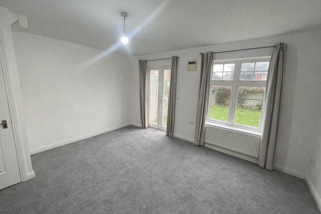 Property photo 2 of 8 Lounge