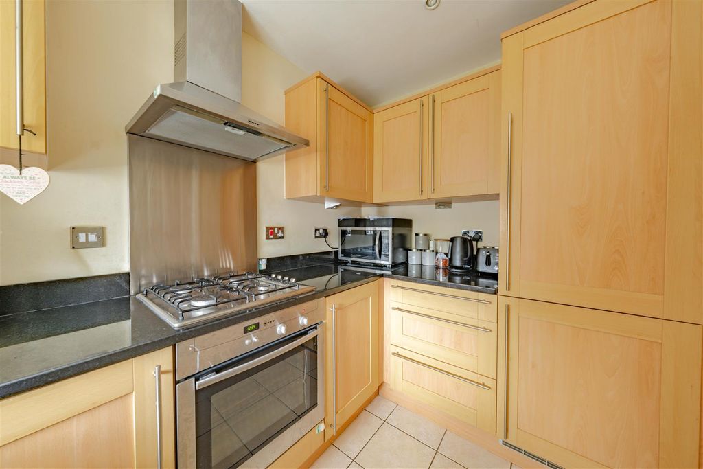 Property photo 2 of 11 Kitchen