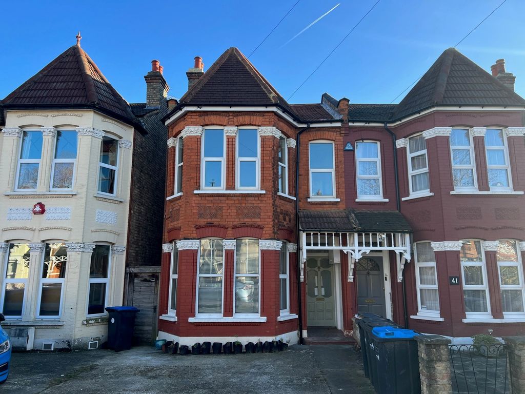 Property photo 2 of 11