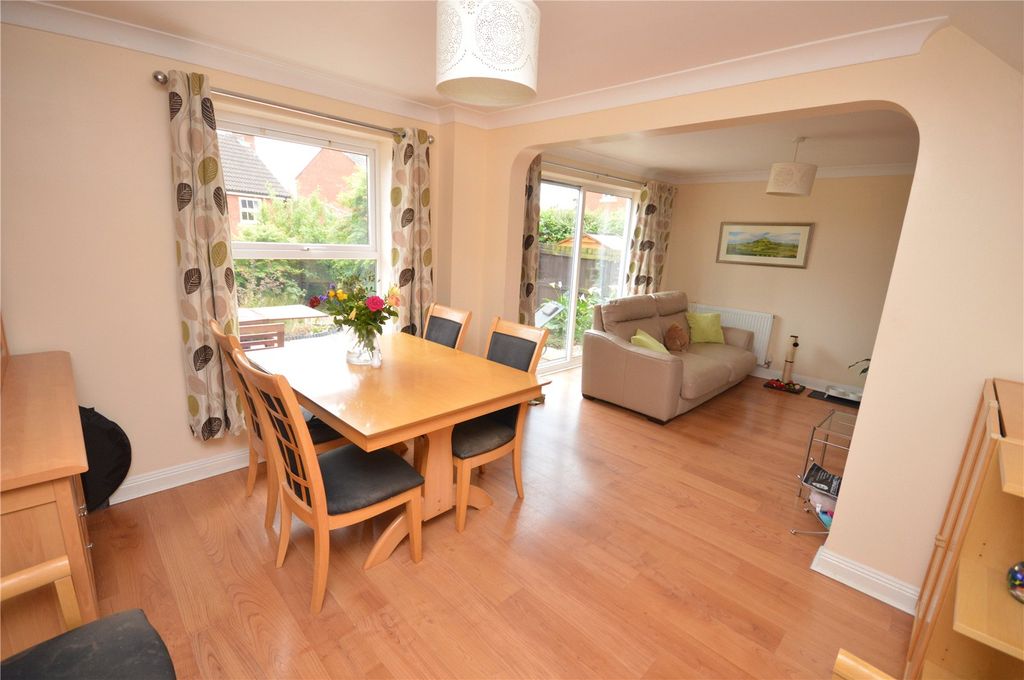 Property photo 3 of 18 Dining Area