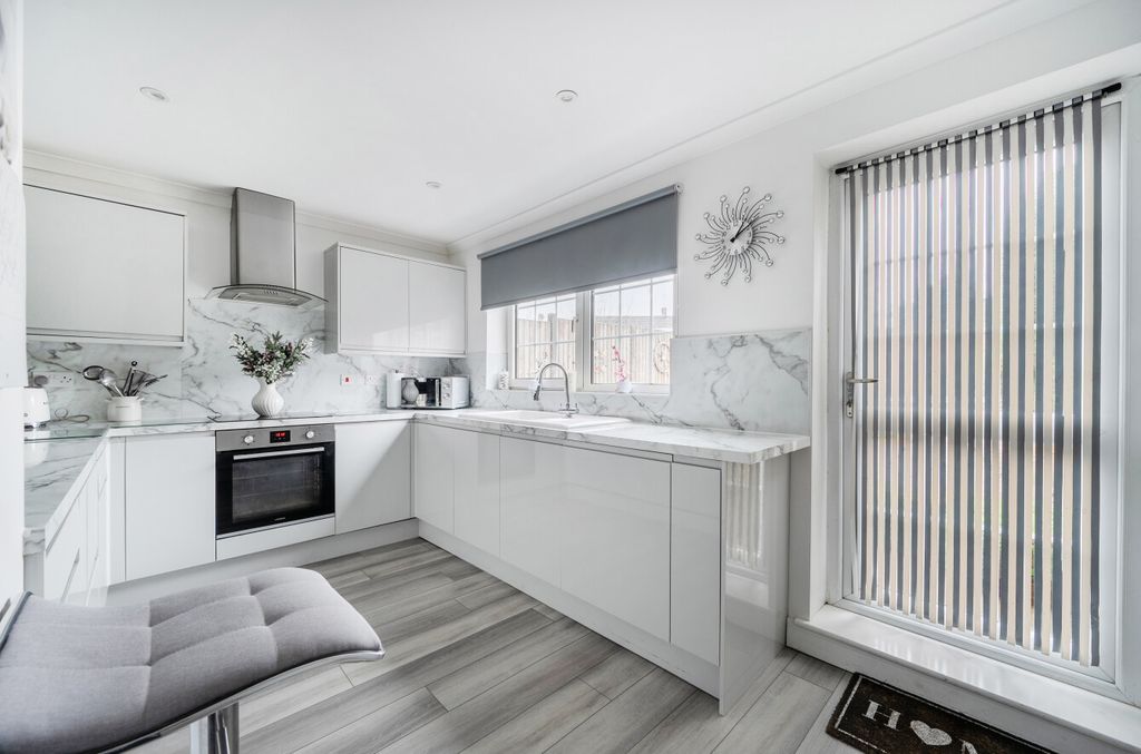 Property photo 2 of 19 1400669-10-6970d6...