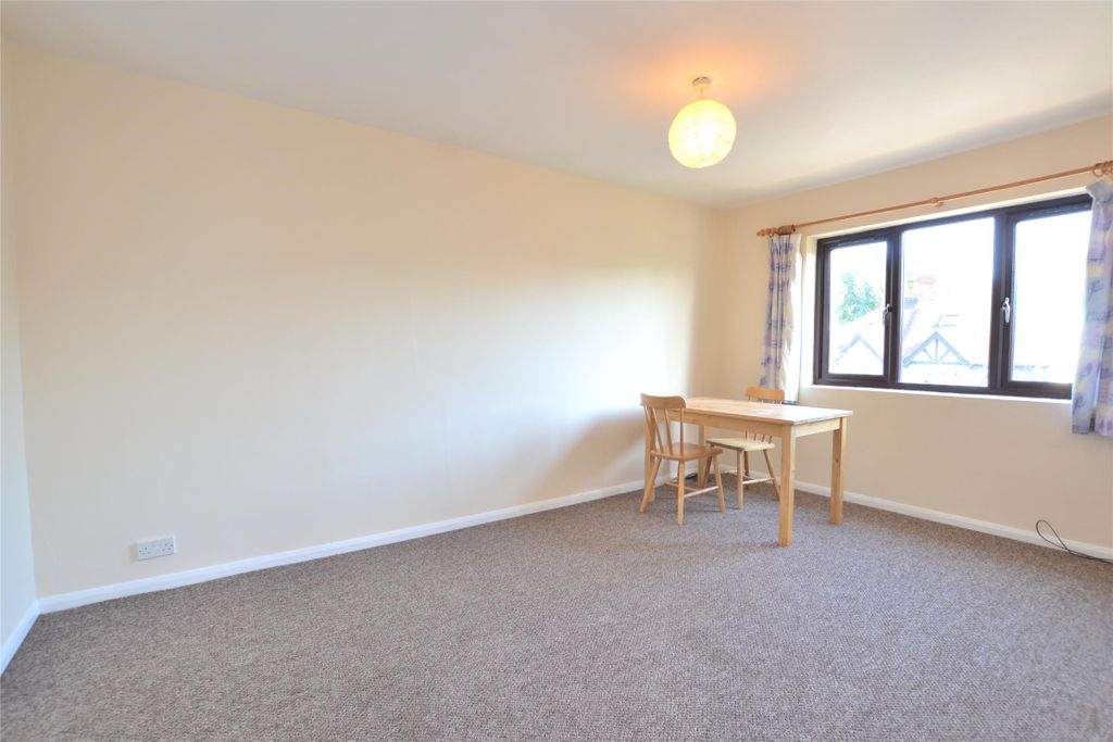 Property photo 1 of 8 Lounge