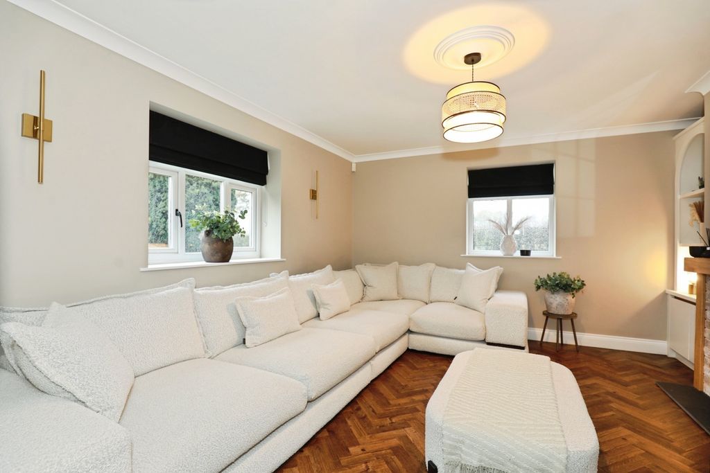 Property photo 3 of 25 Pbox-Img.Jpg