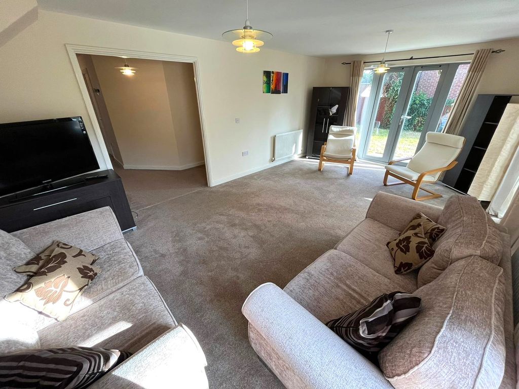 Property photo 2 of 21