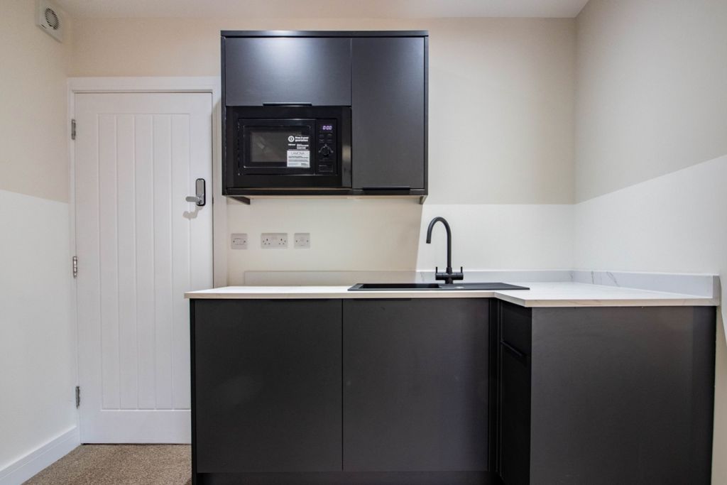 Property photo 3 of 8 Lrg_E-7