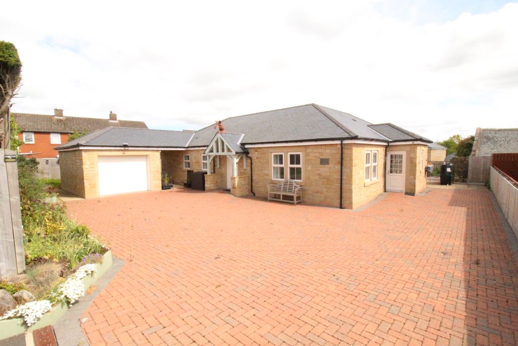 Property photo 1 of 28