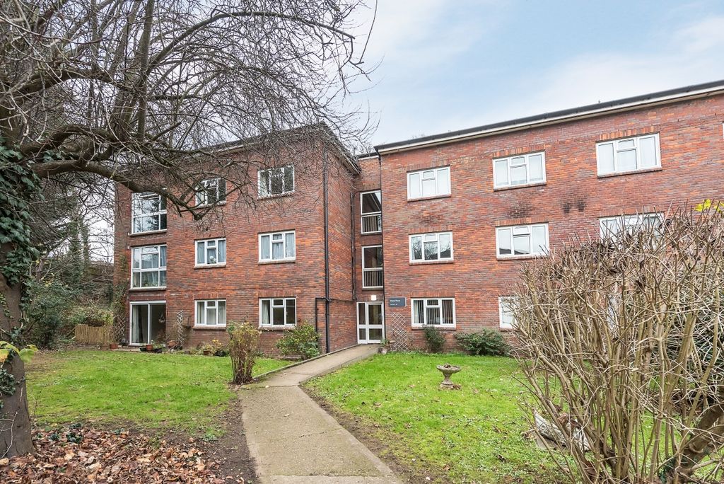 Property photo 1 of 11 29-Mead-Place-10