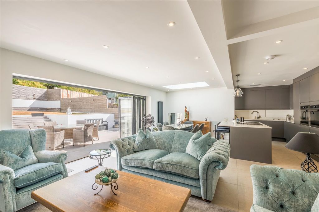 Property photo 2 of 31 23 Mill Rise -12.Jpg