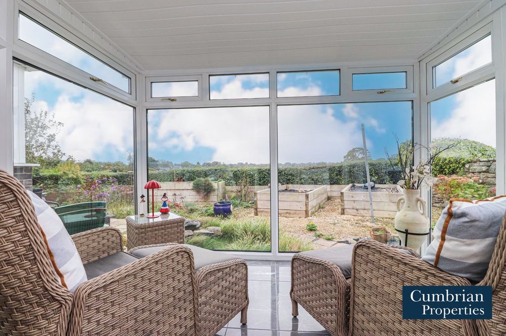 Property photo 2 of 24 Conservatory