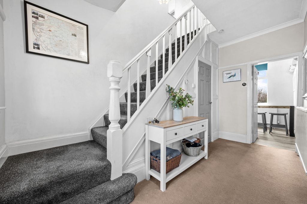 Property photo 2 of 29