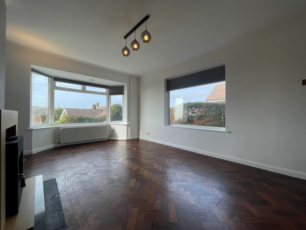 Property photo 2 of 18 Image