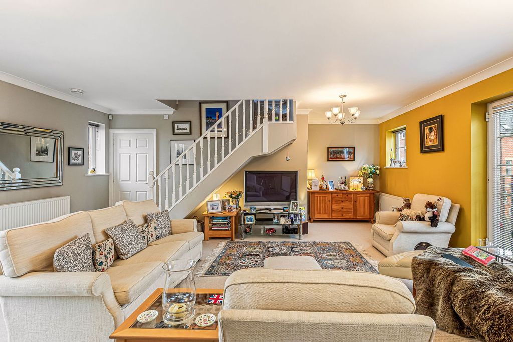 Property photo 2 of 28