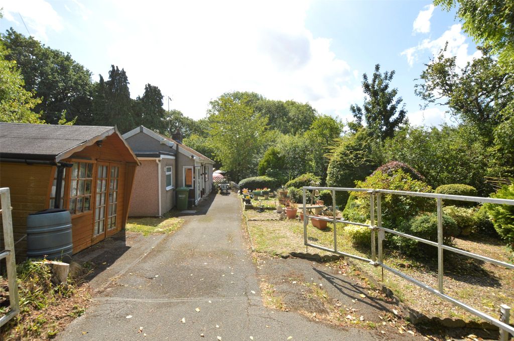 Property photo 3 of 11 Driveway