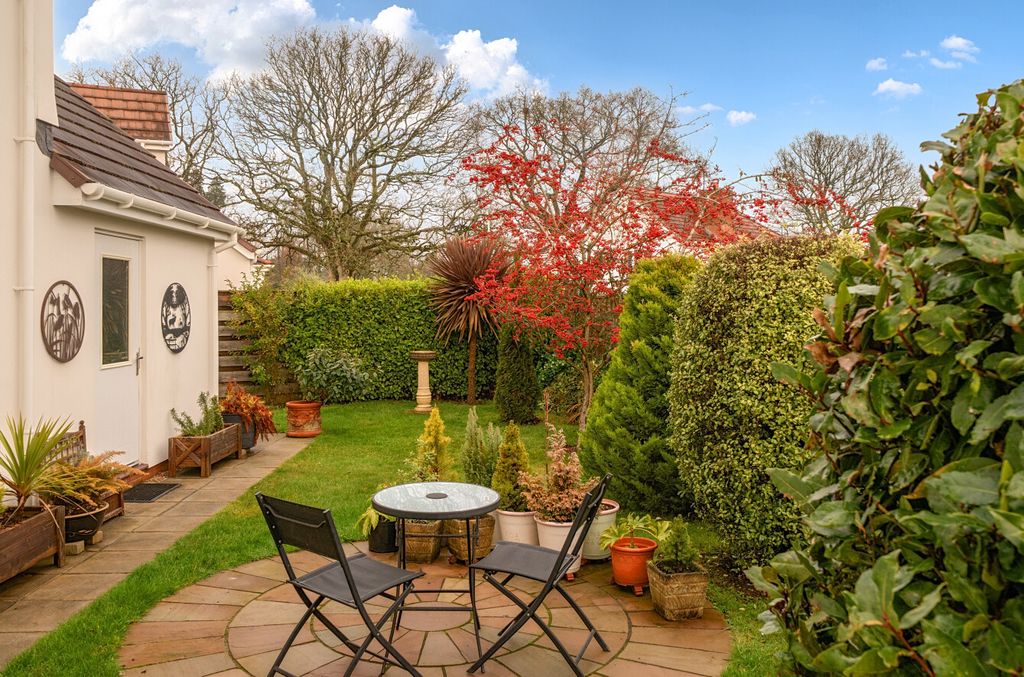 Property photo 2 of 25 Garden