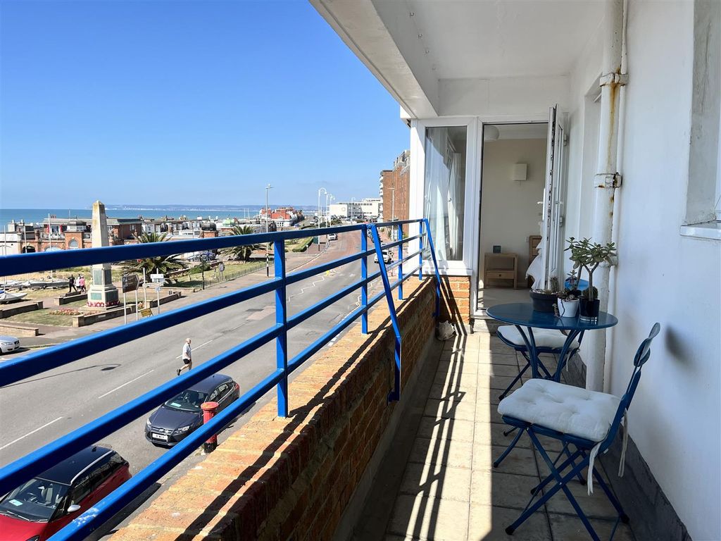 Property photo 1 of 13 Recessed Balcony: