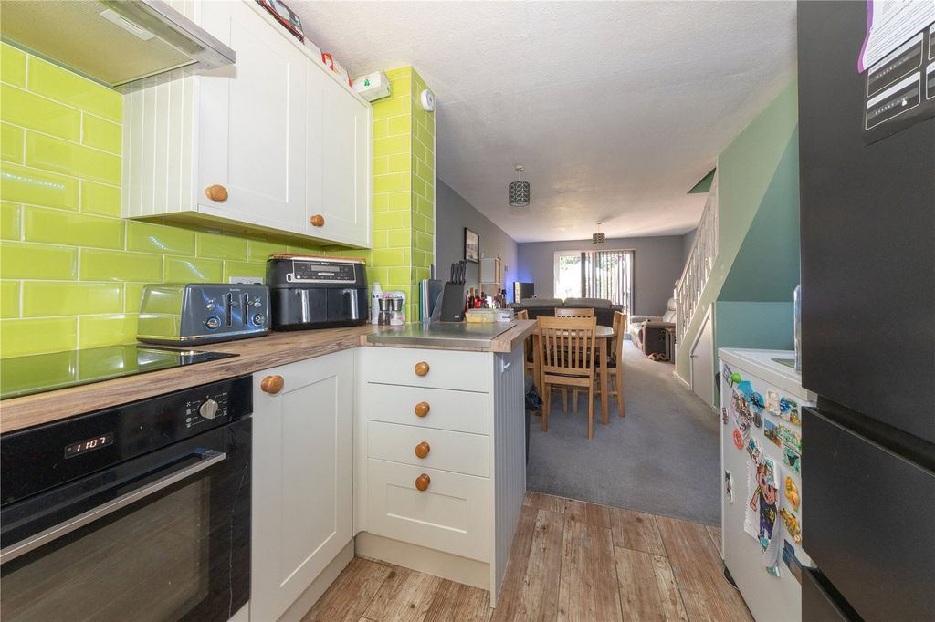Property photo 3 of 12 Kitchen