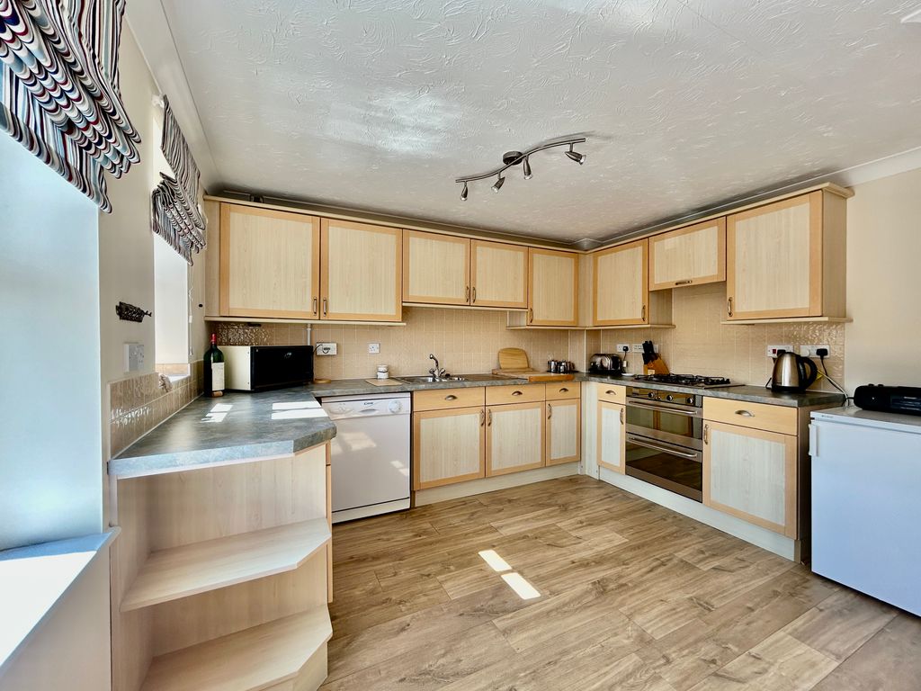 Property photo 2 of 24 Kitchen Area