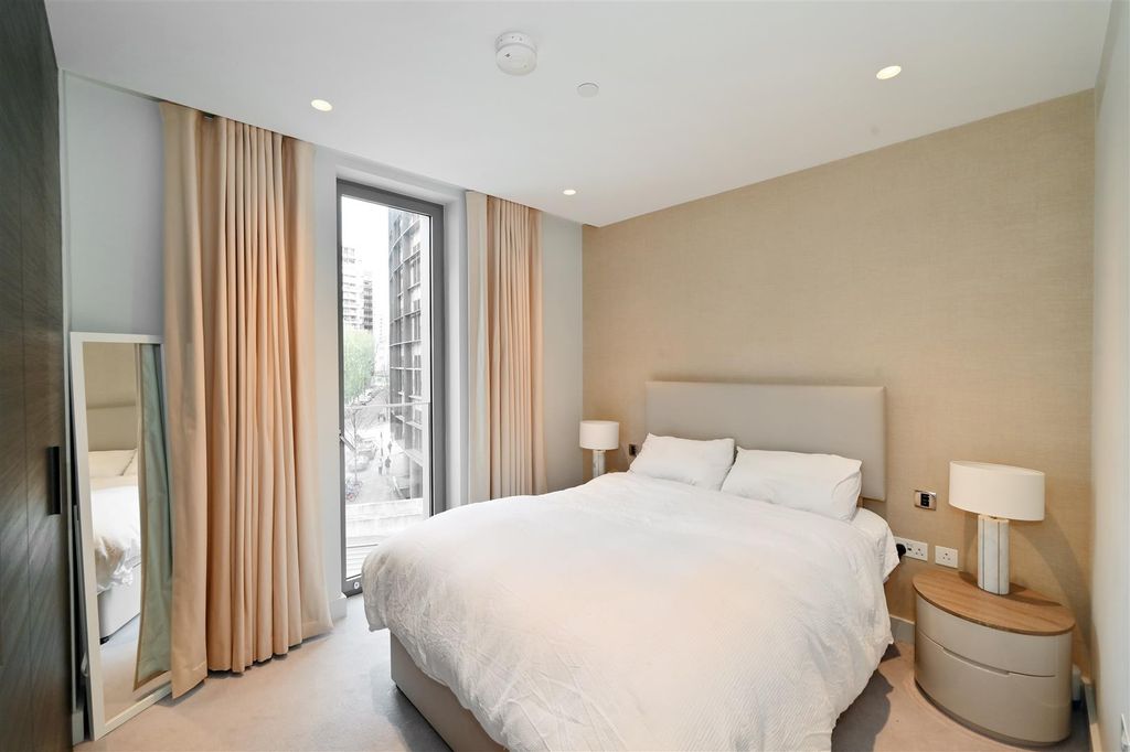 Property photo 3 of 23 302-Canalside-Walk (7).Jpg