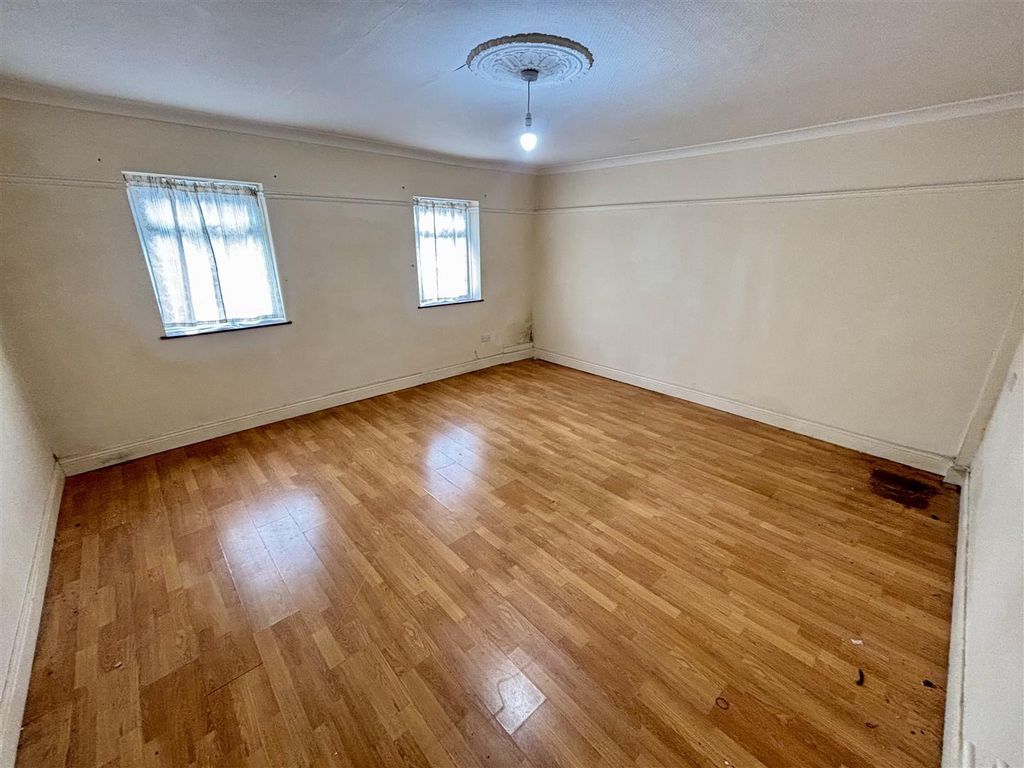 Property photo 2 of 16 Living Room