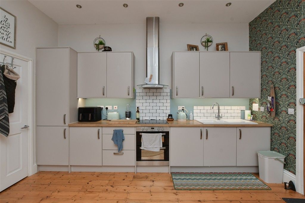 Property photo 3 of 8 Kitchen