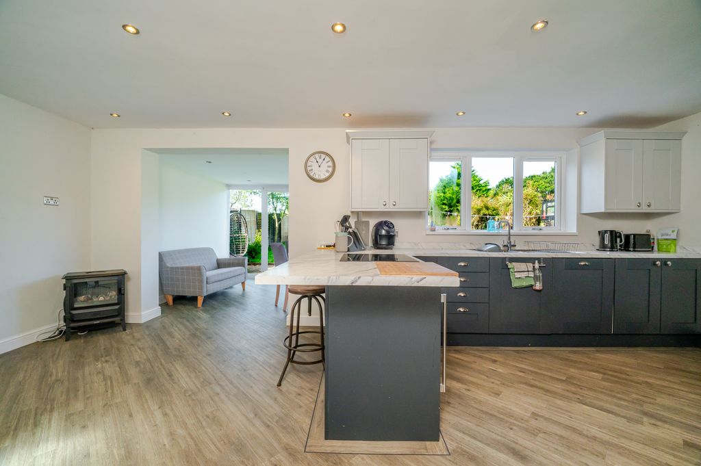 Property photo 3 of 36 Kitchen Diner