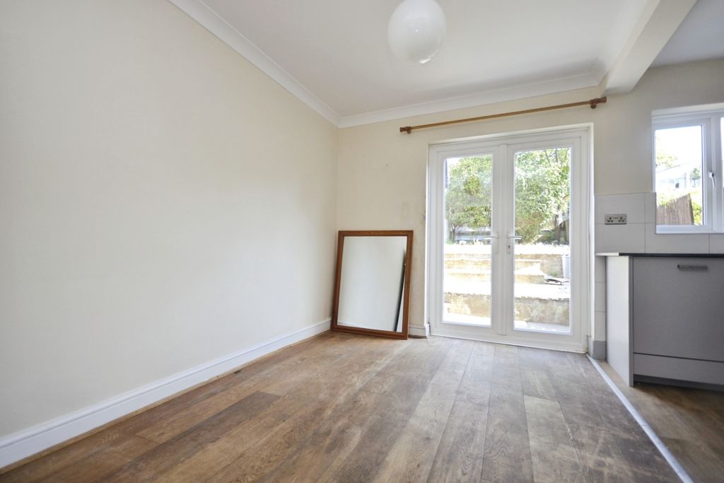 Property photo 3 of 9 Din