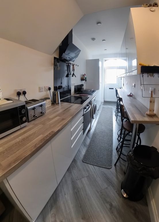 Property photo 3 of 5 Kitchen